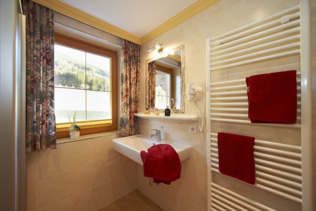 Badezimmer im Appartement Fernblick