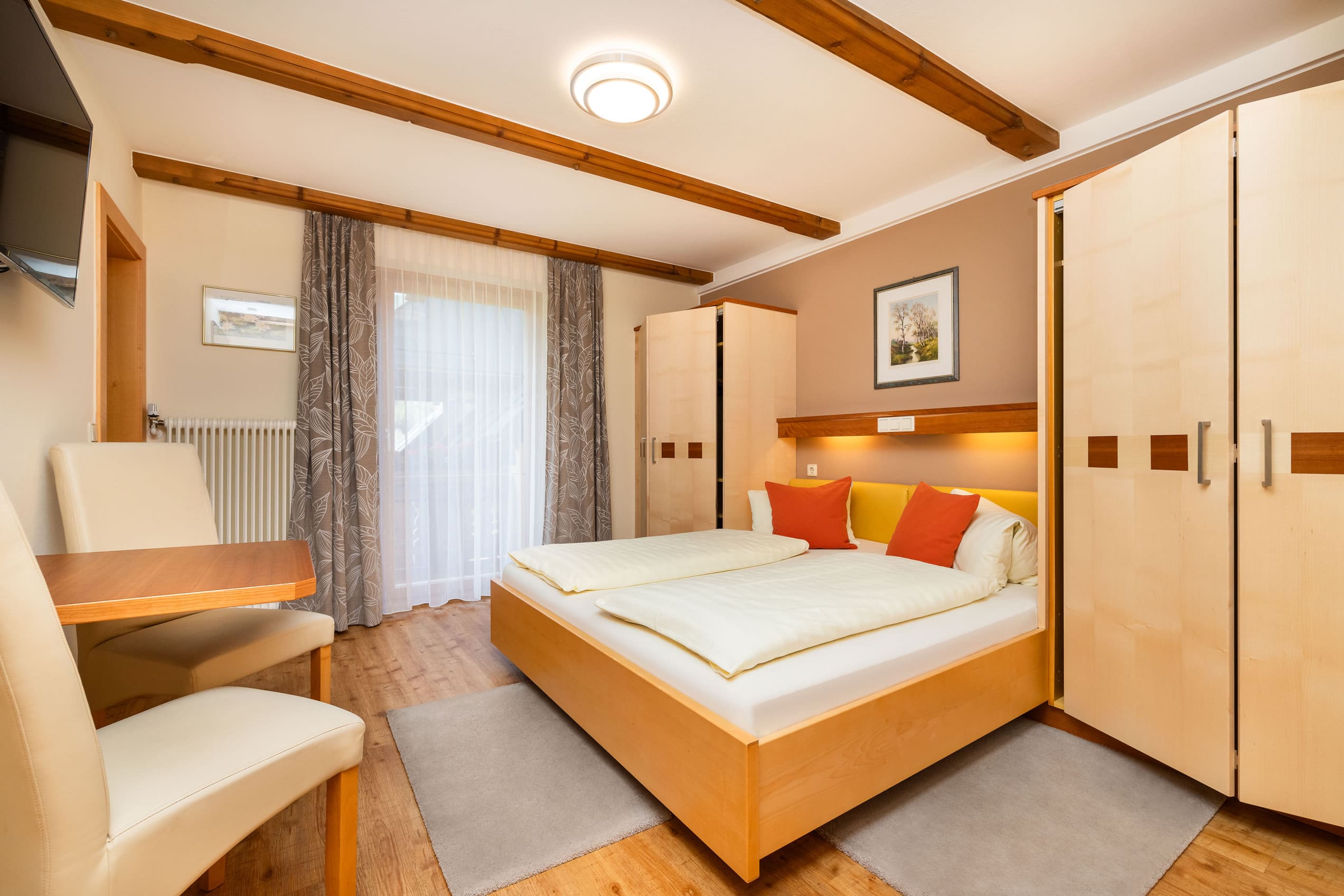 Geräumige und gemütliche Zimmer mit Frühstück und Appartements mit Küche