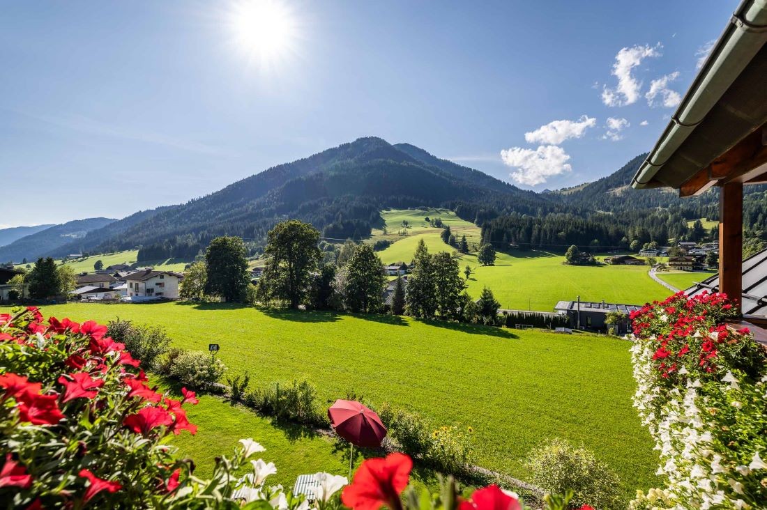 Balkon mit Aussicht auf den Ostermaisspitz