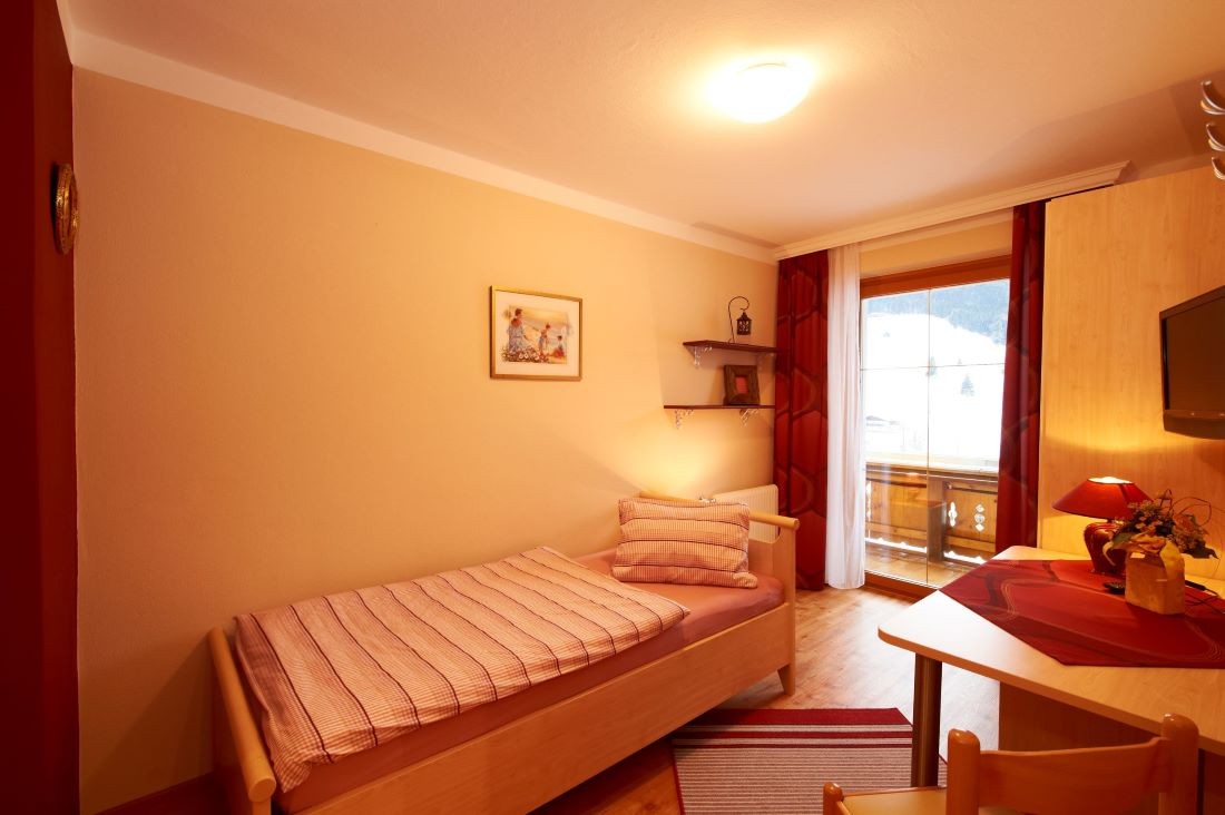 Einzelzimmer mit Dusche/WC und Balkon